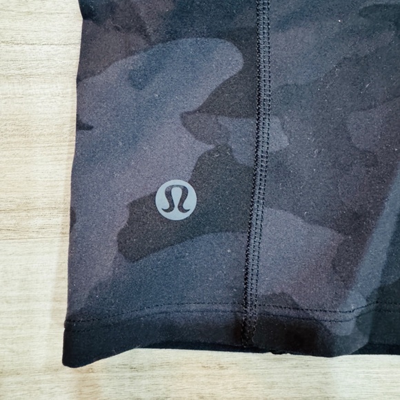 Lululemon - Key to Balance Tank, Heritage 365 Camo Deep Coal Multi Print, Size 8 - Picture 5 of 6